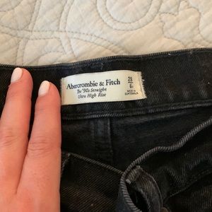 Abercrombie
Women's
90s Ultra High Rise Straight Jeans